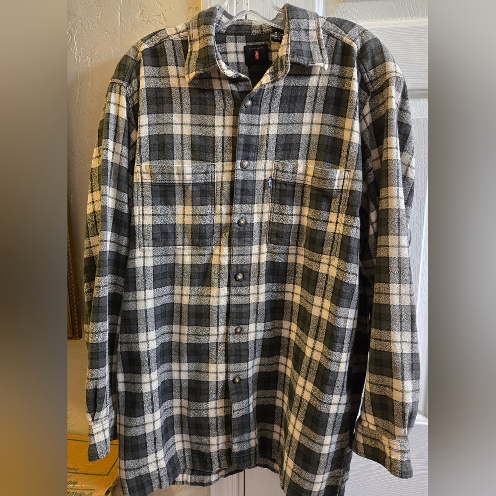 Levis Jeans Mens Size Medium Grey Plaid Long Sleeve Button Up Soft Flannel Shirt